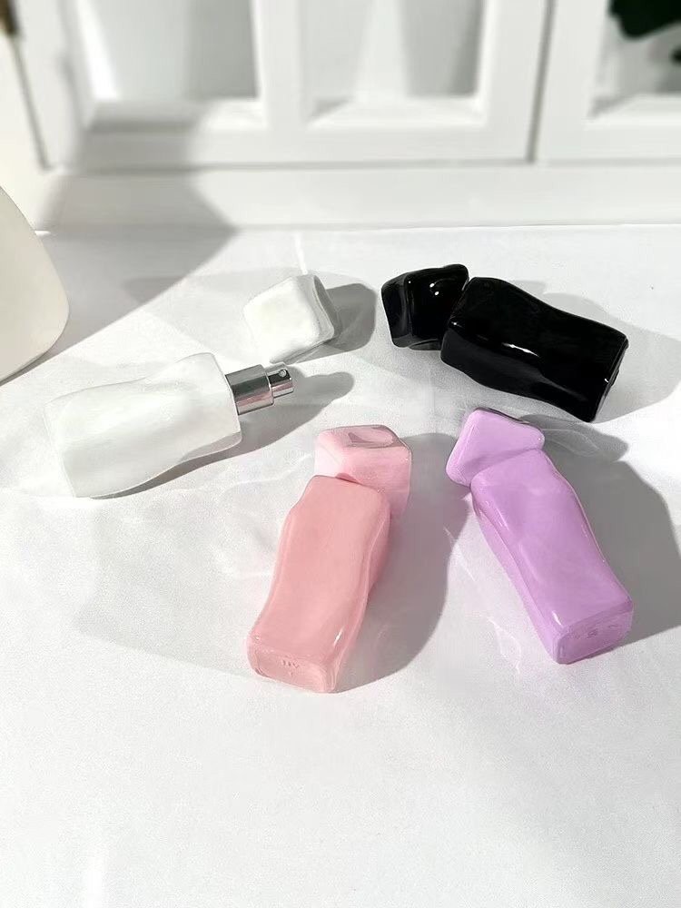 30ml Empty Glass Perfume Bottle with Sprayer - Image 4