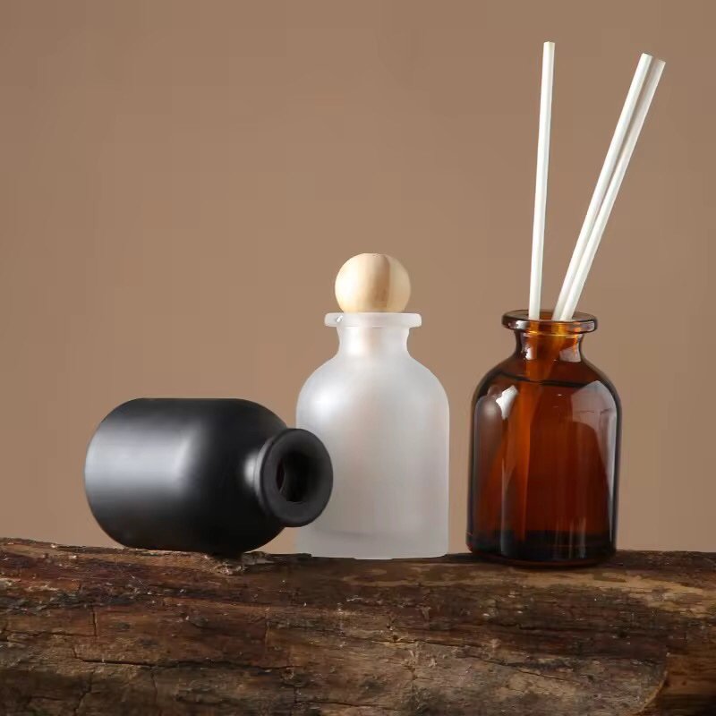 100ml white glass reed diffuser bottle with natural wood lid and rattan reeds for home fragrance