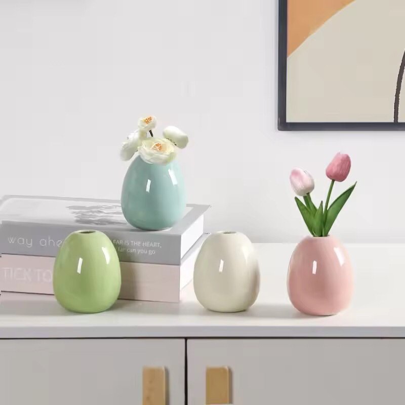 Detail shot of matte cream ceramic diffuser vessel highlighting 8cm height and smooth glaze texture