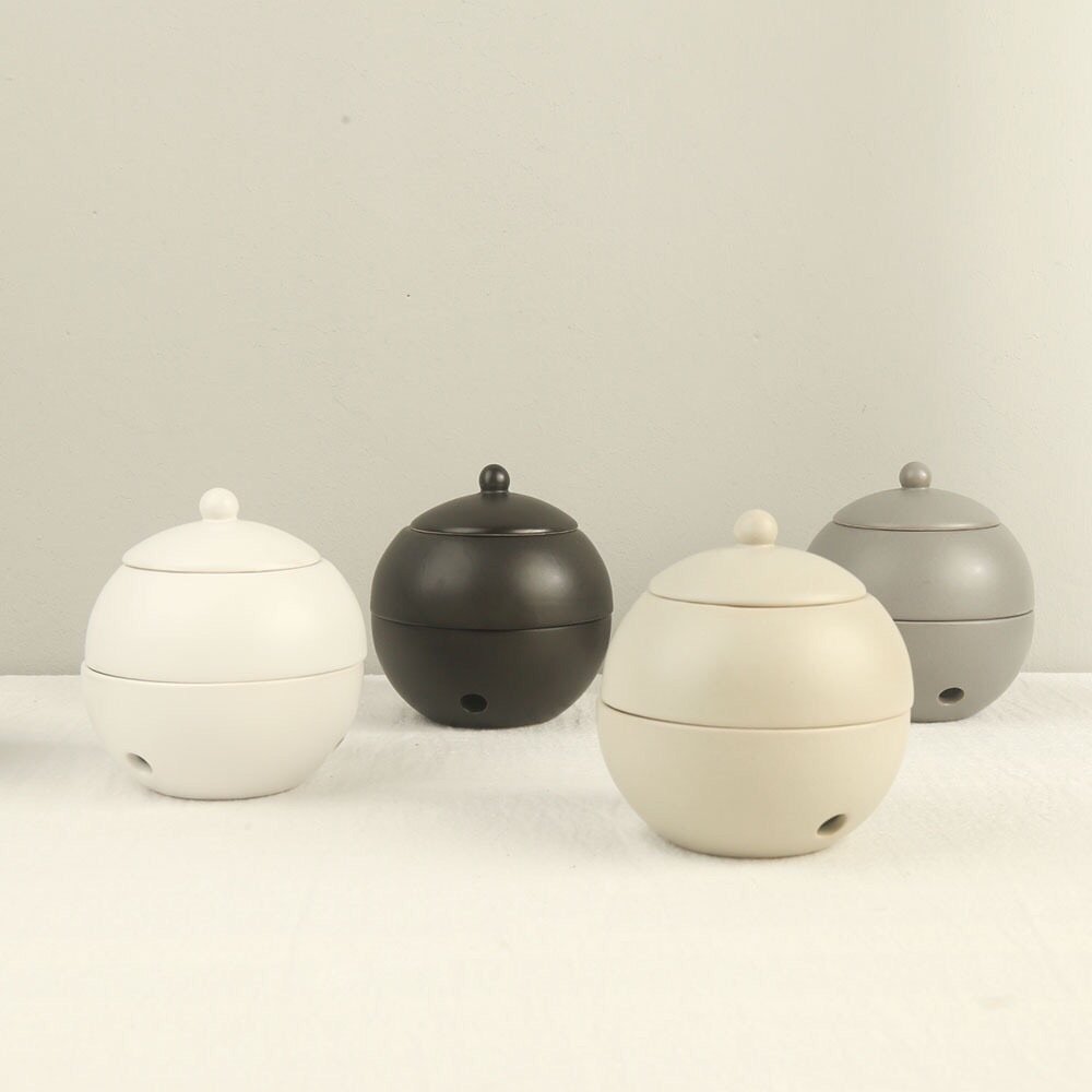 Minimalist ceramic oil burner in white, 10x10cm, 30ml capacity for aromatherapy.