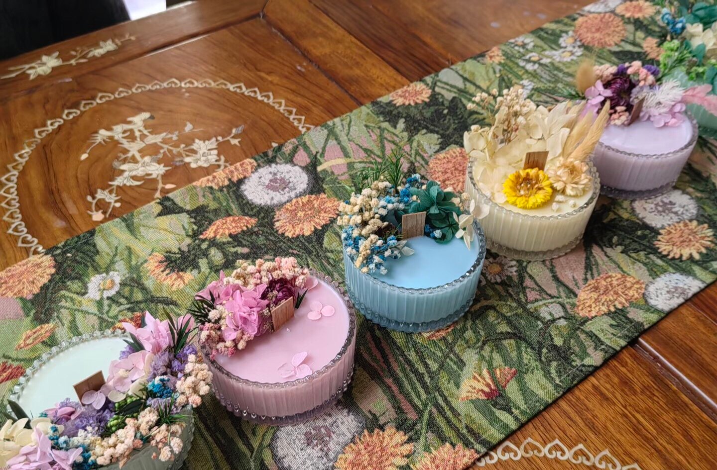 Six jars lined up – simple, clean, ready for your creative touch. ✨