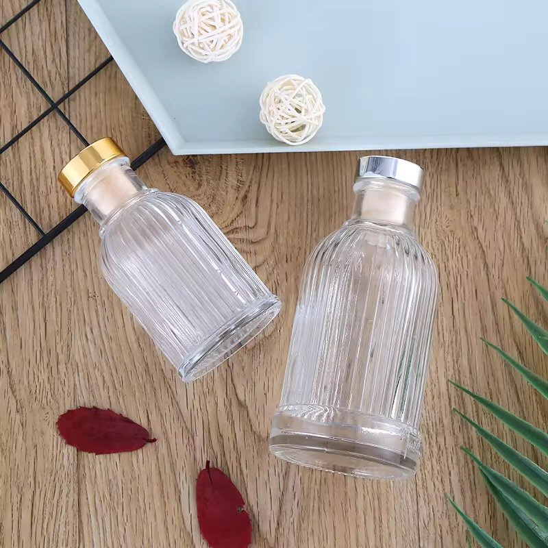 Clear reed diffuser glass bottle with a wooden lid – minimalist design, ready for custom logo