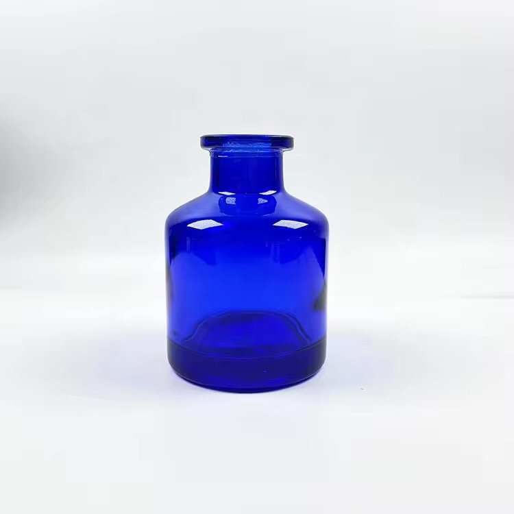 Close-up of custom clear blue 50ml aromatherapy bottle – no cap, highlighting color depth and glass clarity