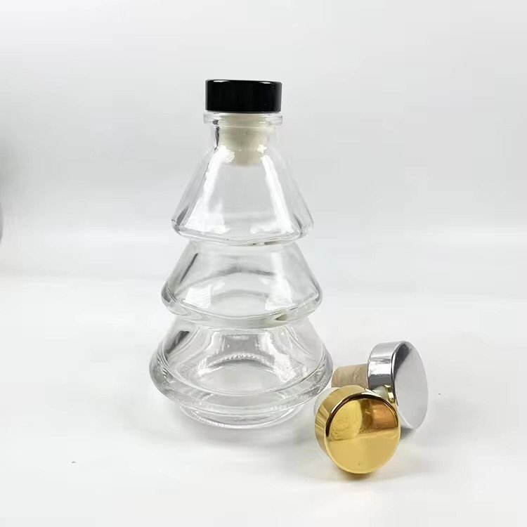 Clear 100ml Christmas tree bottle with black plastic stopper – contrasting cap, tree shape clearly visible from front