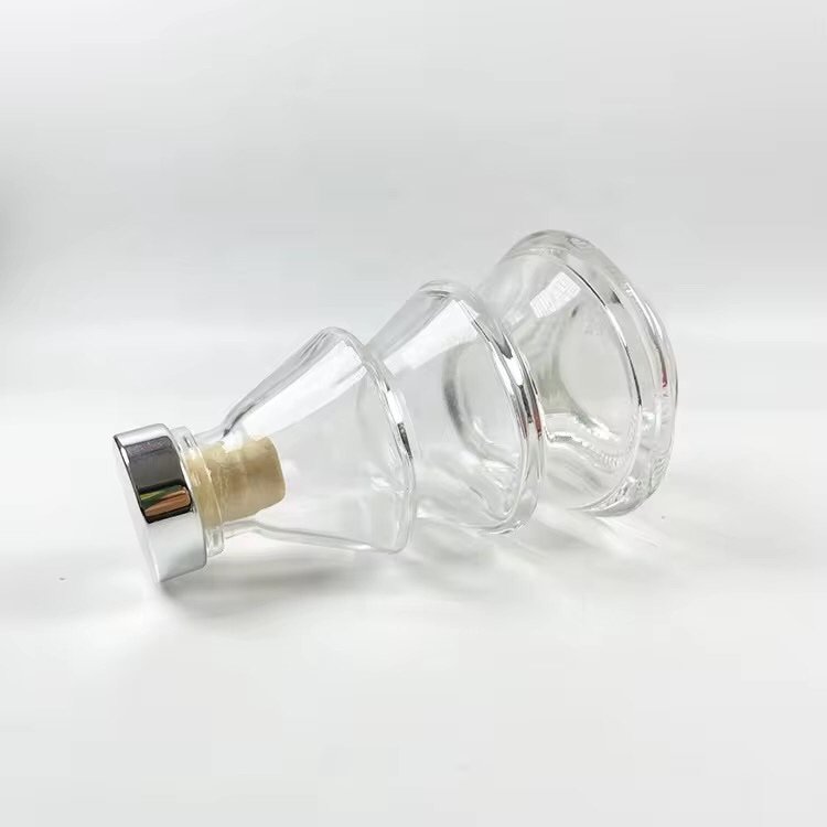 Christmas tree aromatherapy bottle with silver plastic stopper – clear glass, modern minimalist closure, side view