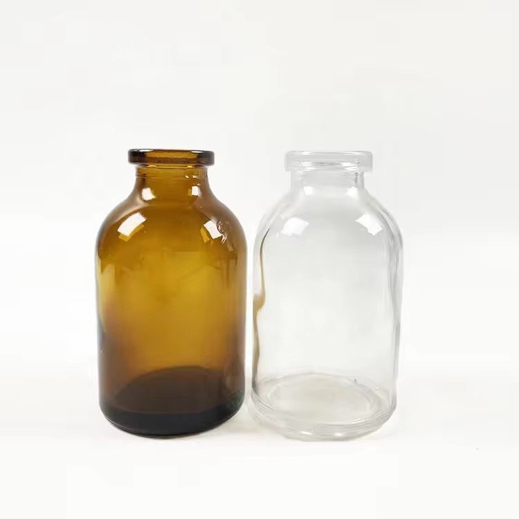 Two uncapped aromatherapy bottles side by side – clear glass and amber glass – size comparison, both 50ml or 100ml